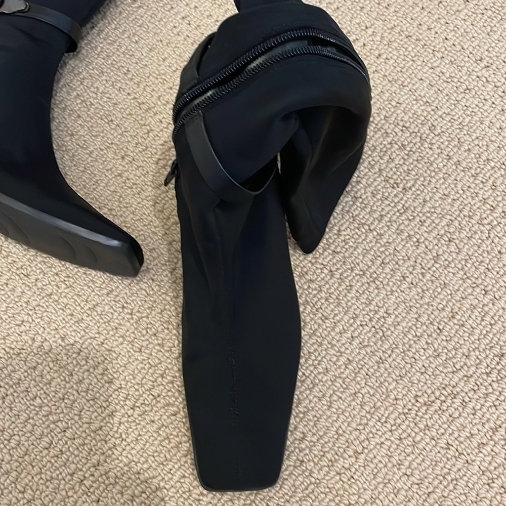 Bandolino stretchy fabric boots. Size 6 - Picture 6 of 7